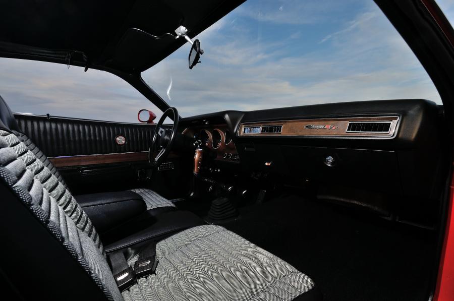 Интерьер Dodge Charger R/T Hemi With Ramcharger Hood Option (WS23) 1971 года  (фото 7 из 40)